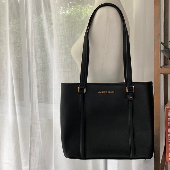 Michael Kors Handbags - Michael Kors Tote bag